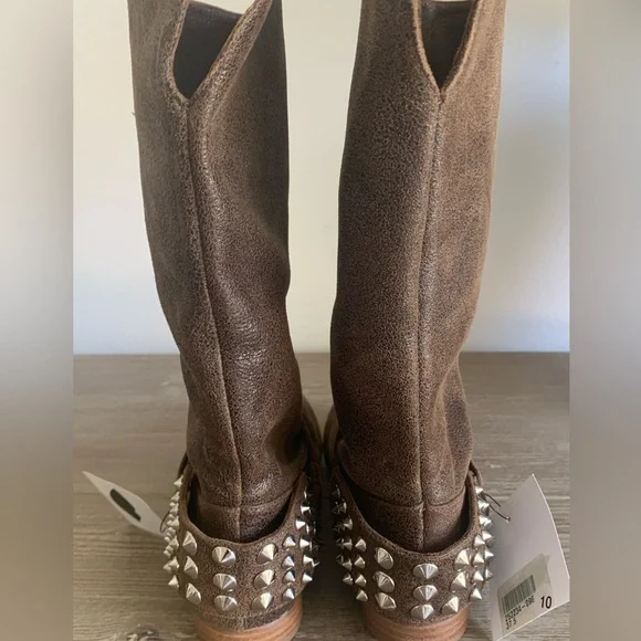 BE & D Brown Distressed Leather Boots - Picture 4 of 9